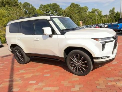 Used 2025 Lexus GX 550 w/ Accessory Package (2T) AWD/4WD image 3