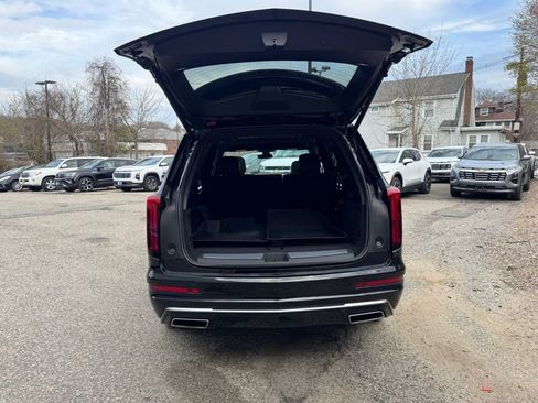Used 2024 Cadillac XT6 Premium Luxury AWD/4WD image 5