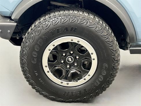 Used 2022 Ford Bronco Badlands image 28