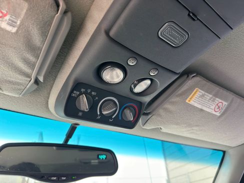 Used 1999 Chevrolet Suburban 4WD w/ Preferred Equipment Group 3 image 20