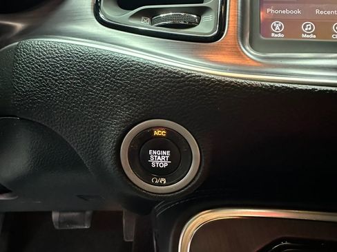 Used 2018 Dodge Challenger SXT RWD image 15