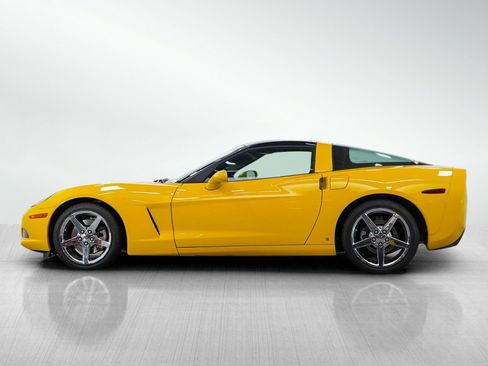 Used 2007 Chevrolet Corvette Coupe w/ Preferred Equipment Group RWD image 2