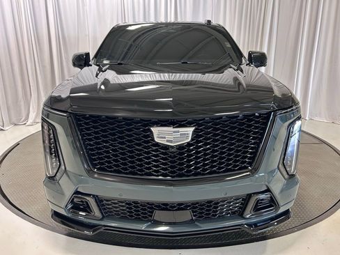 Used 2025 Cadillac Escalade V image 30