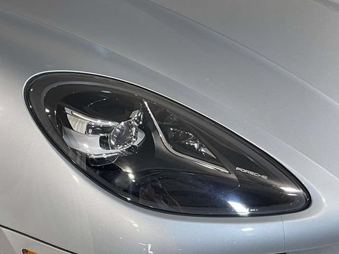 Used 2020 Porsche Macan AWD/4WD image 16