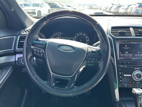 Used 2016 Ford Explorer Platinum image 10