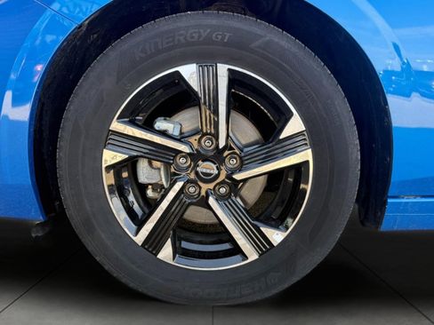Used 2025 Nissan Sentra SV FWD image 6