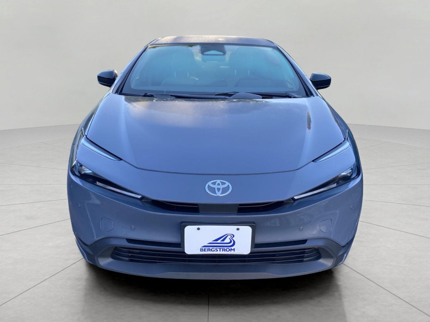 Used 2024 Toyota Prius LE AWD/4WD image 3