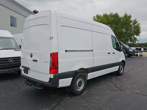 Used 2024 Mercedes-Benz Sprinter 2500 image 2