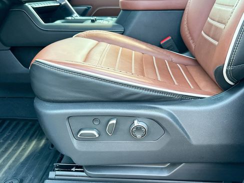 Used 2025 GMC Sierra 3500 Denali Ultimate image 9