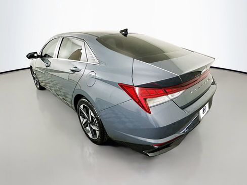 Certified 2023 Hyundai Elantra Limited w/ Preferred Accessory Package FWD image 7