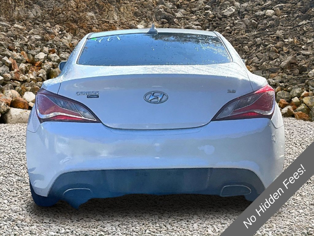Used 2016 Hyundai Genesis 3.8 RWD image 3