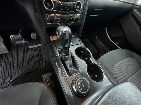 Used 2019 Ford Explorer XLT w/ Equipment Group 201A AWD/4WD image 15
