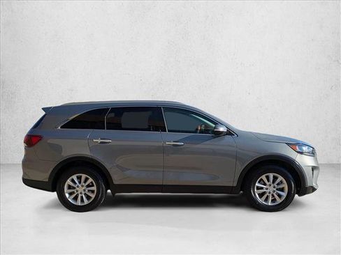 Used 2020 Kia Sorento LX w/ LX I4 Convenience Package image 4