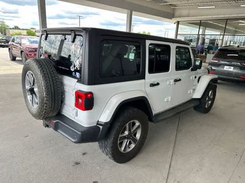 Used 2018 Jeep Wrangler Unlimited Sahara w/ Cold Weather Group AWD/4WD image 18