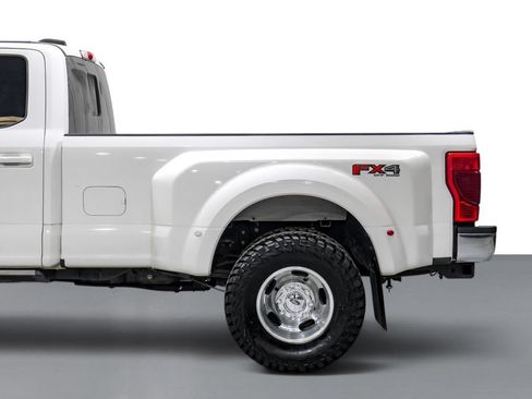 Used 2020 Ford F350 Lariat w/ Lariat Ultimate Package AWD/4WD image 11