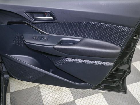 Used 2018 Toyota C-HR XLE FWD image 18