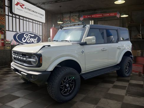 New 2025 Ford Bronco Outer Banks AWD/4WD image 1