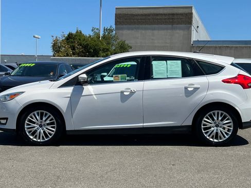 Used 2016 Ford Focus Titanium FWD image 9