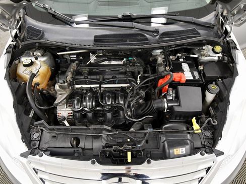 Used 2013 Ford Fiesta SE image 12