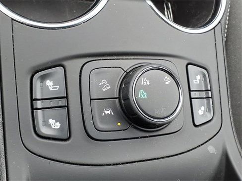 Used 2024 GMC Terrain SLE w/ Driver Convenience Package image 19