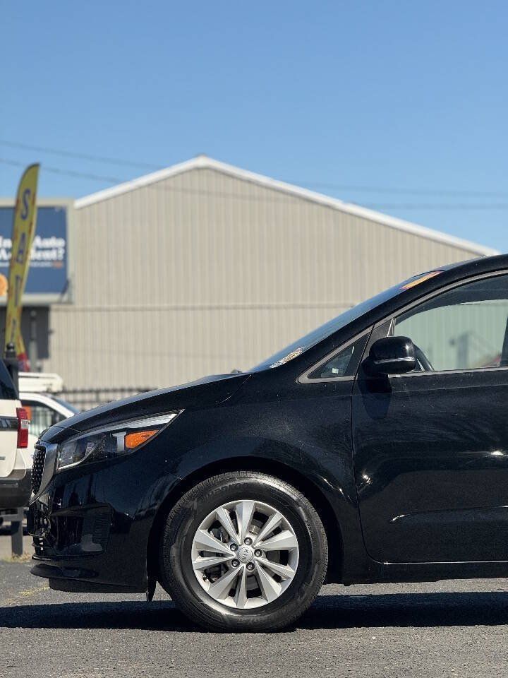 Used 2016 Kia Sedona LX w/ LX Convenience Package FWD image 19