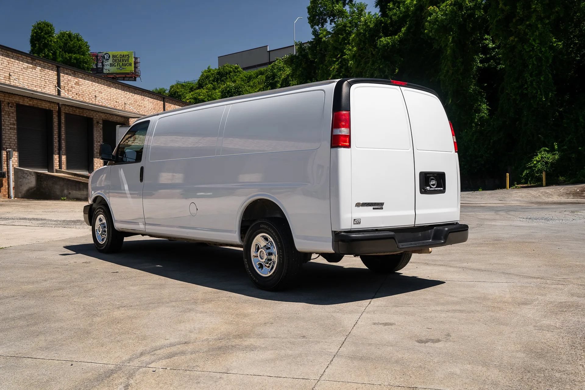 Used 2016 Chevrolet Express 2500 Extended RWD image 6