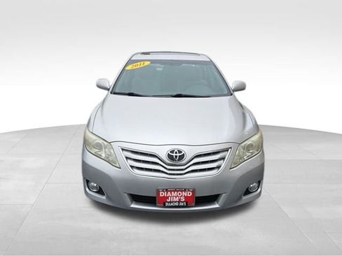 Used 2011 Toyota Camry LE image 2