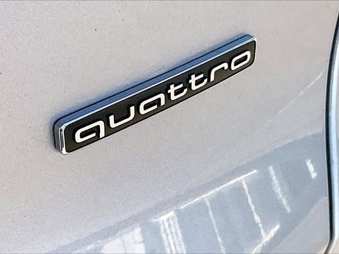 Used 2025 Audi Q5 Premium w/ Convenience Package image 9