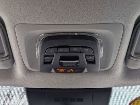 Used 2023 Toyota Corolla Cross XLE w/ Convenience Package AWD/4WD image 21