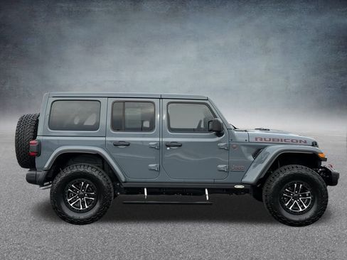 Used 2025 Jeep Wrangler Unlimited Rubicon image 2
