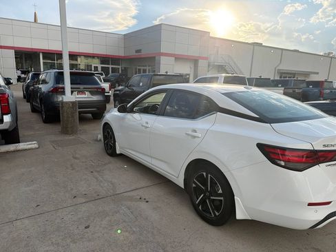 Used 2024 Nissan Sentra SV FWD image 7