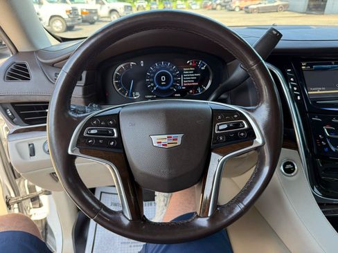 Used 2017 Cadillac Escalade Premium Luxury AWD/4WD image 30