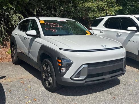 Used 2025 Hyundai Kona SEL AWD/4WD image 5