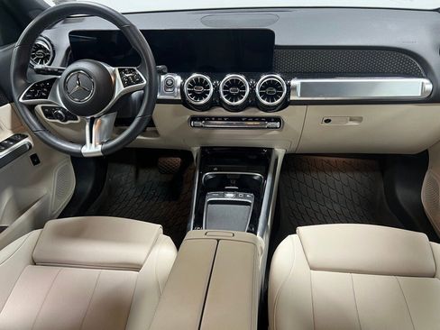 Used 2025 Mercedes-Benz GLB 250 4MATIC image 29