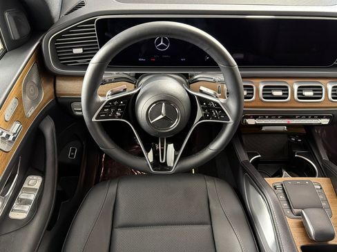 Used 2024 Mercedes-Benz GLE 350 4MATIC w/ Driver Assistance Package image 13