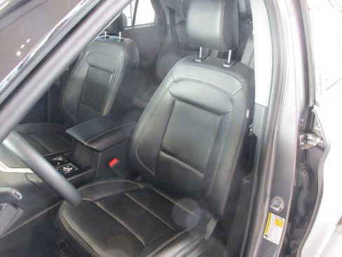 Used 2024 Ford Explorer XLT w/ Equipment Group 202A image 4