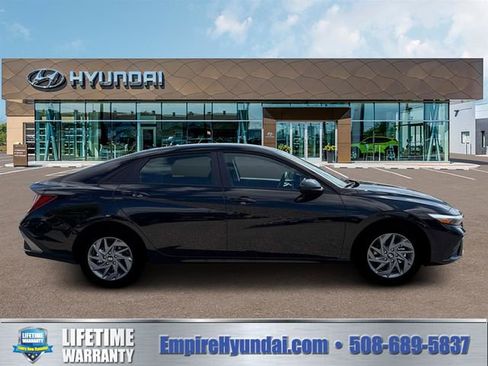 New 2026 Hyundai Elantra Hybrid FWD image 9
