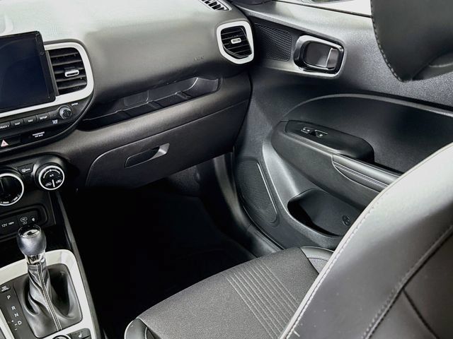 Certified 2024 Hyundai Venue Limited FWD image 25