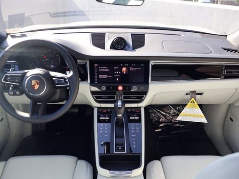 New 2026 Porsche Macan image 22