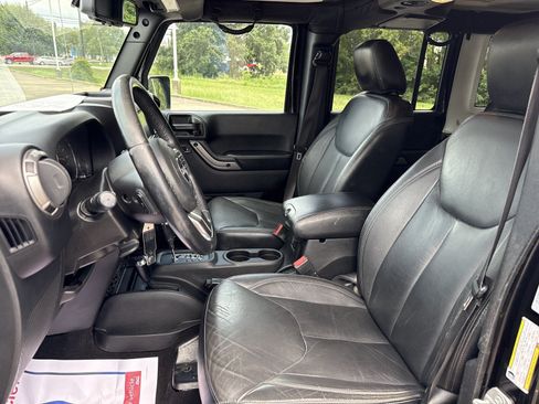 Used 2018 Jeep Wrangler Unlimited Sahara AWD/4WD image 11