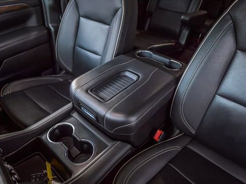 Used 2023 Chevrolet Suburban Premier image 43