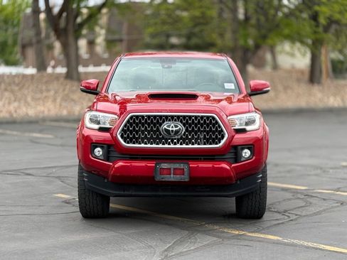 Used 2019 Toyota Tacoma TRD Sport w/ TRD Premium Sport Package image 2