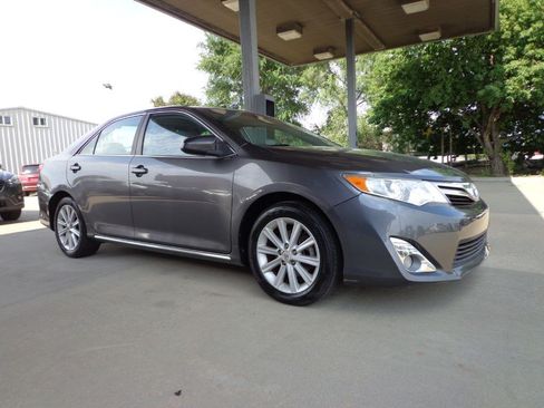Used 2014 Toyota Camry XLE FWD image 3