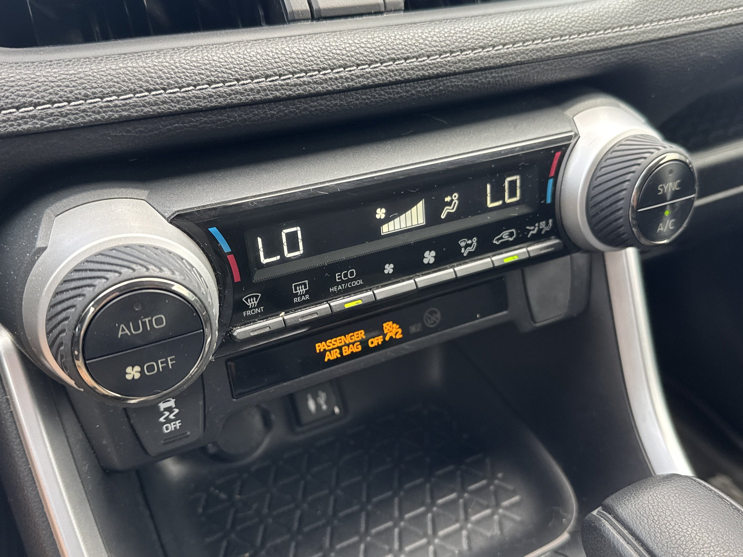 Used 2019 Toyota RAV4 XLE FWD image 29