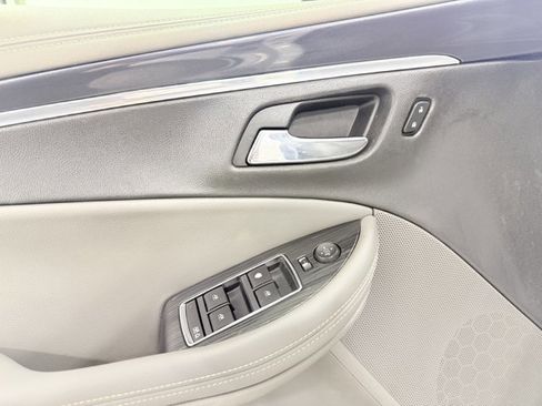 Used 2018 Chevrolet Impala LT FWD image 13