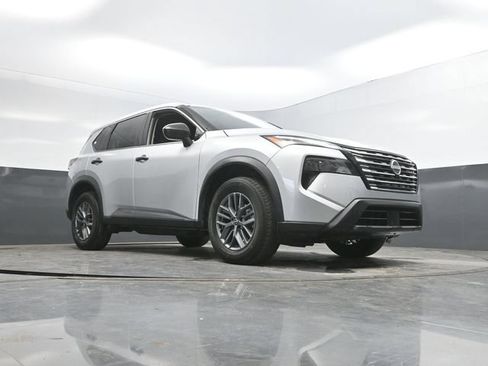 Used 2024 Nissan Rogue S FWD image 46