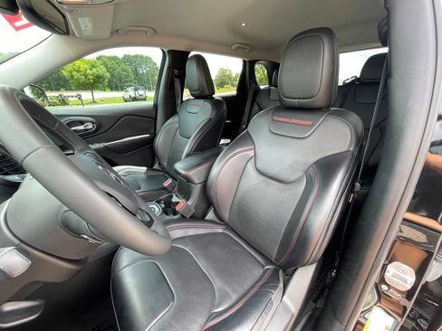Used 2022 Jeep Cherokee Trailhawk w/ Sound & Nav Group AWD/4WD image 22