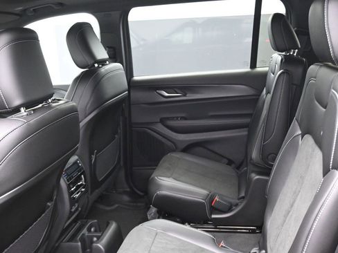 New 2025 Jeep Grand Cherokee L Altitude image 14