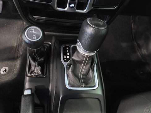 Used 2023 Jeep Wrangler Unlimited Sahara AWD/4WD image 20