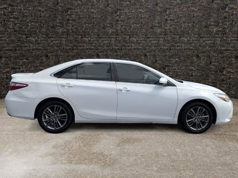 Used 2017 Toyota Camry SE FWD image 3